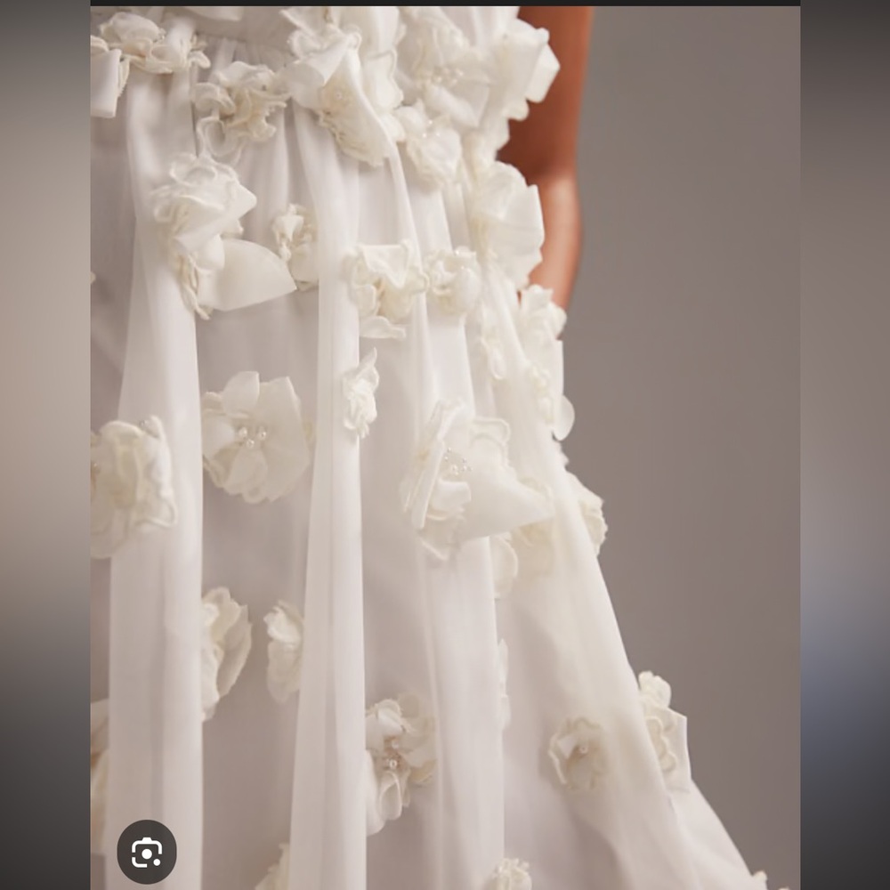 ASOS DESIGN 3D floral statement halter maxi wedding dress in ivory - Picture 6 of 6